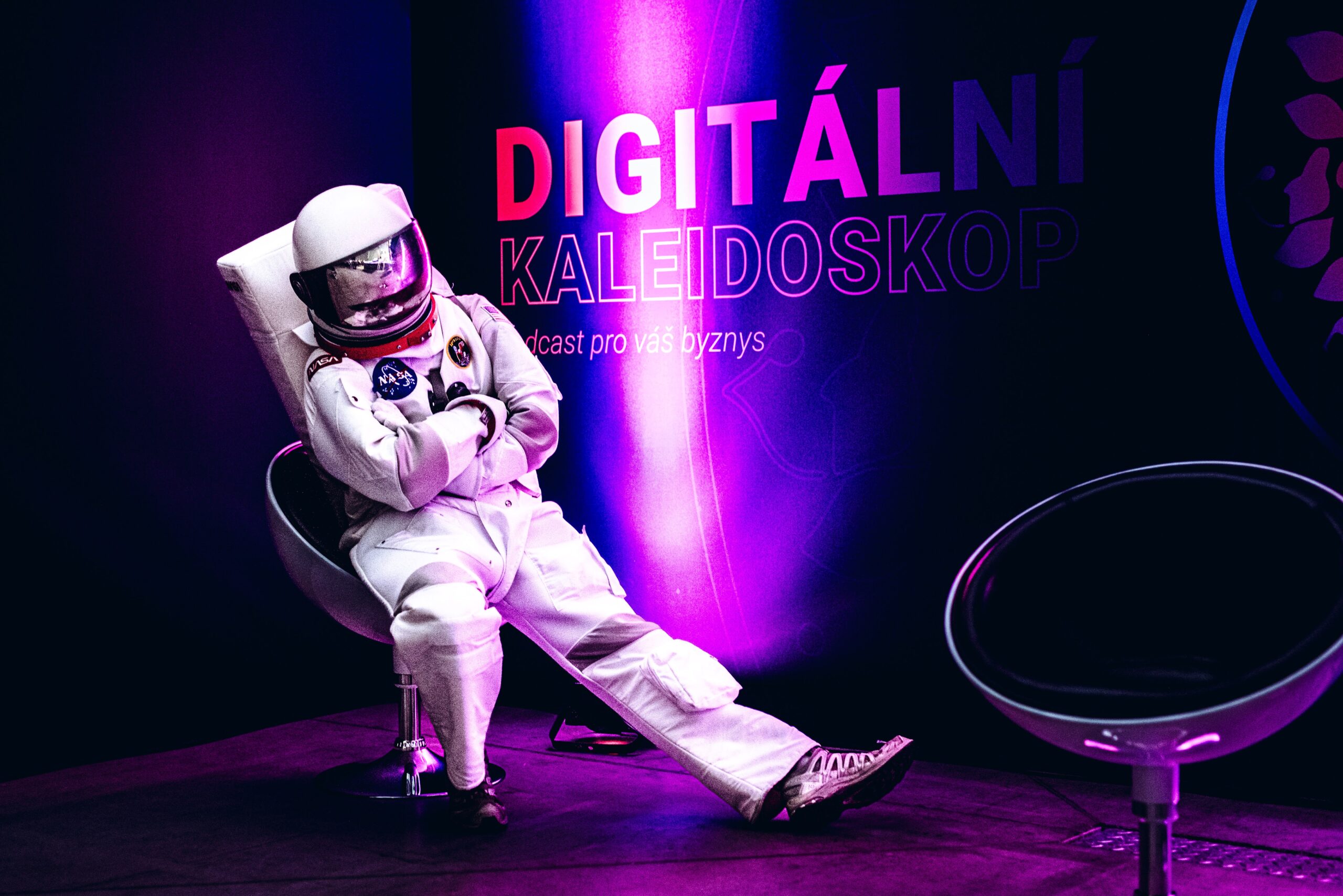 Náš průvodce Emil vyráží na akce šířit evangelium nové éry e-mailingu.
