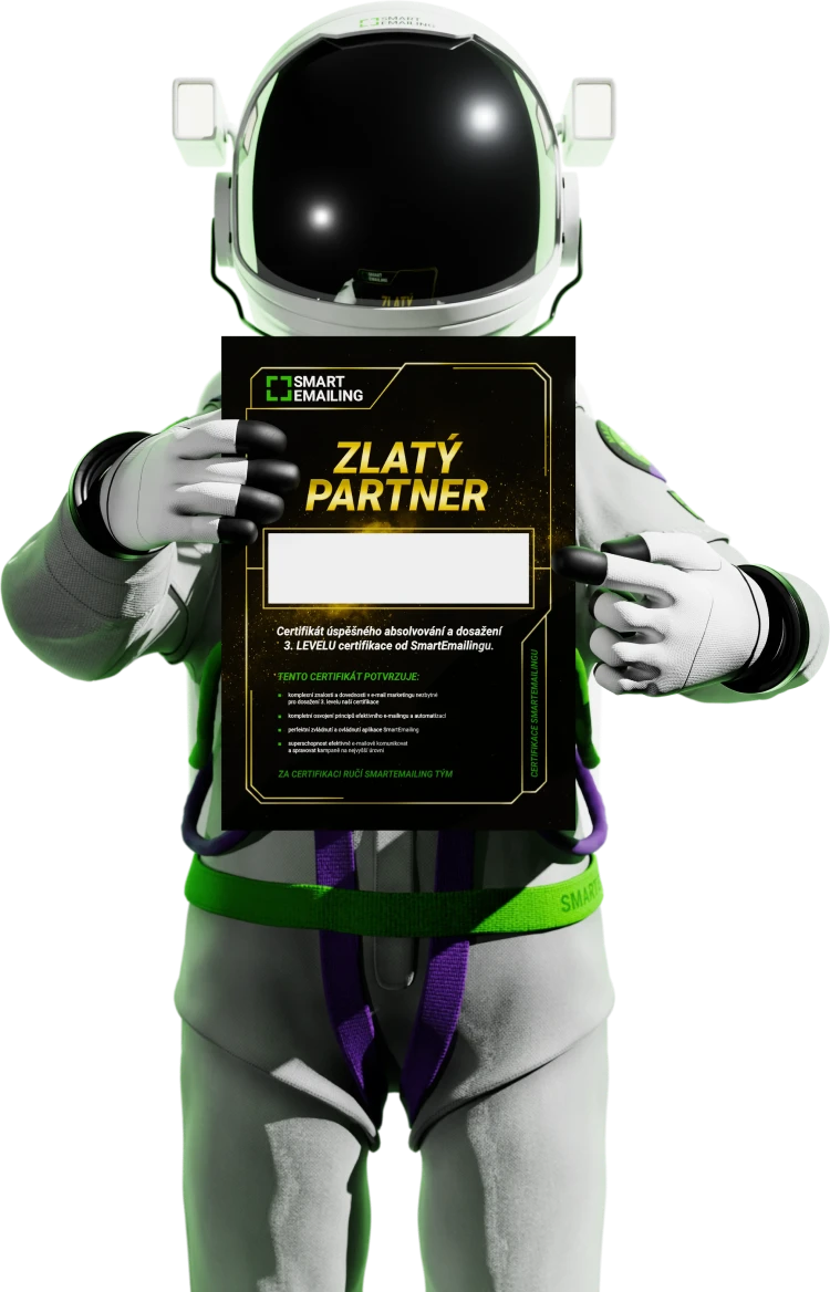 Astronaut se zlatym certifikatem v ruce